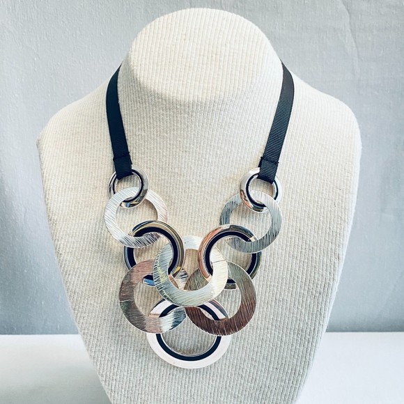 NRT Bib Choker Necklace Silver Tone Intertwined Rings And Ribbons - Picture 1 of 10